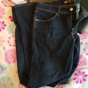 Levi dark blue Jean's slight curve